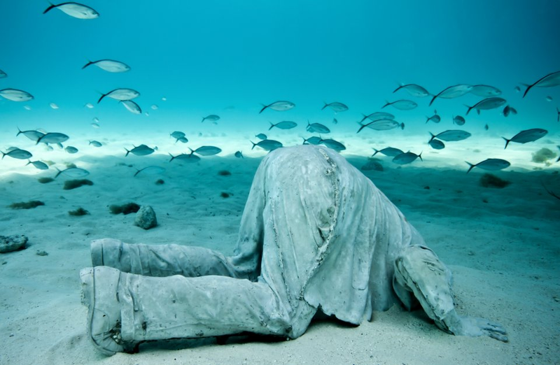 Illustration for article titled The Astonishing Treasures of Underwater Art Galleries